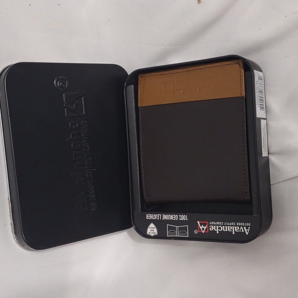 NIB Avalanche Two-Tone Brown 100% Genuine Leather Wallet Rfd Shield